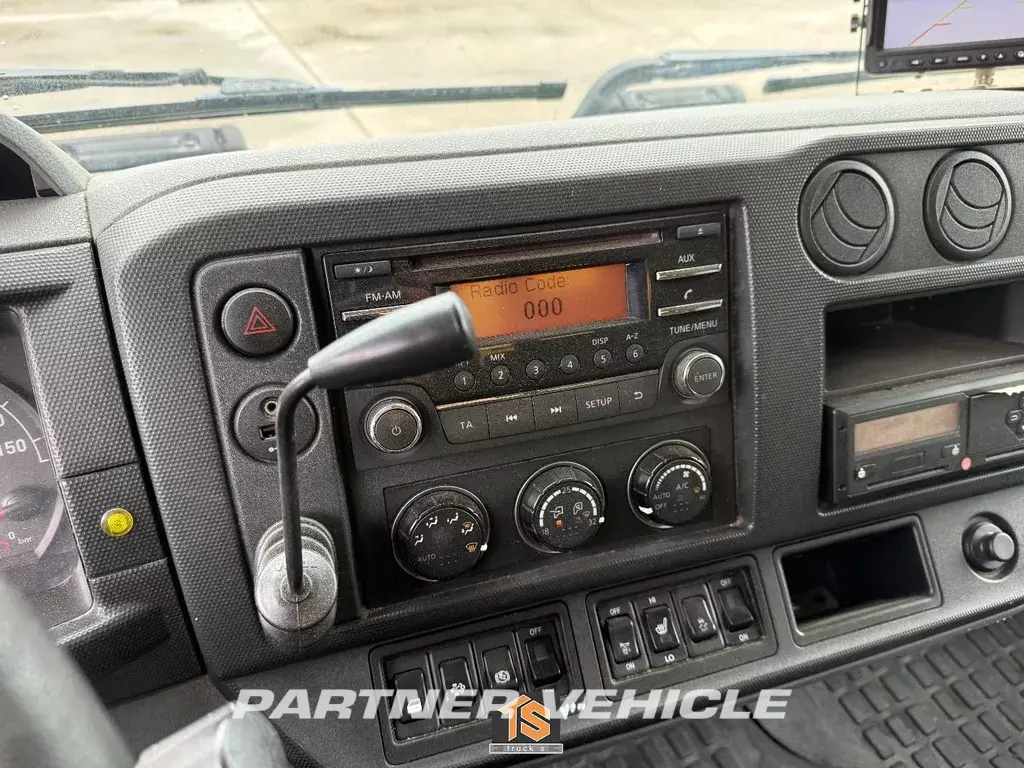 frontLeft : Renault D 210 umpikori kuorma-auto