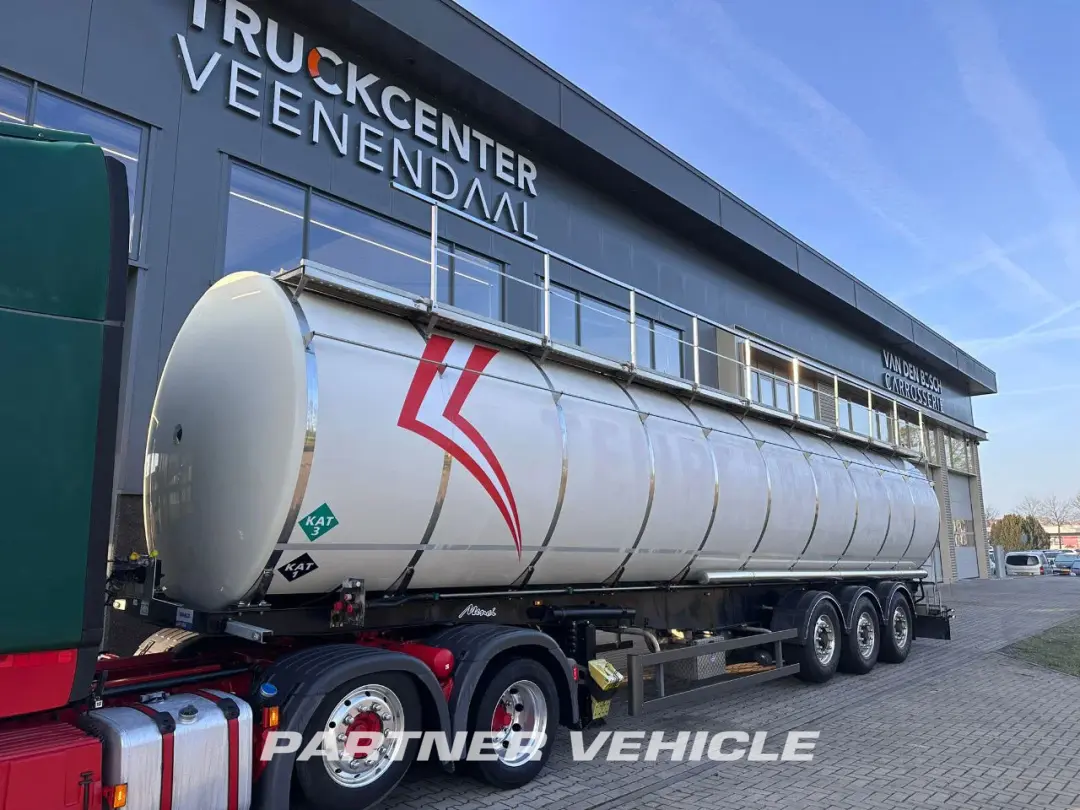 frontLeft : Menci SA1355 STC Tank Semi Trailer