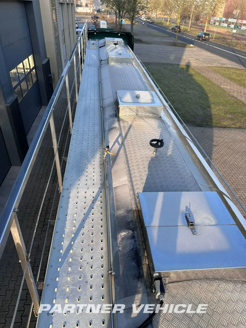 frontLeft : Menci SA1355 STC Tank Semi Trailer