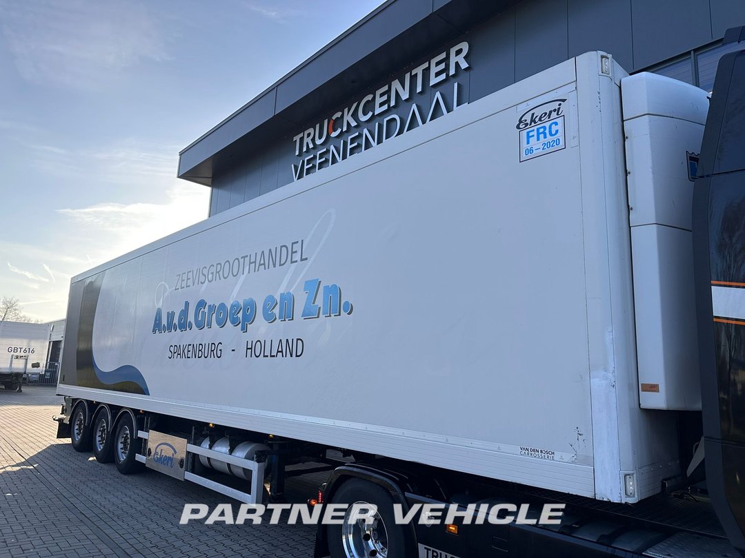frontLeft : Ekeri T3-N FRC SLXe Spectrum Refrigerated Trailer