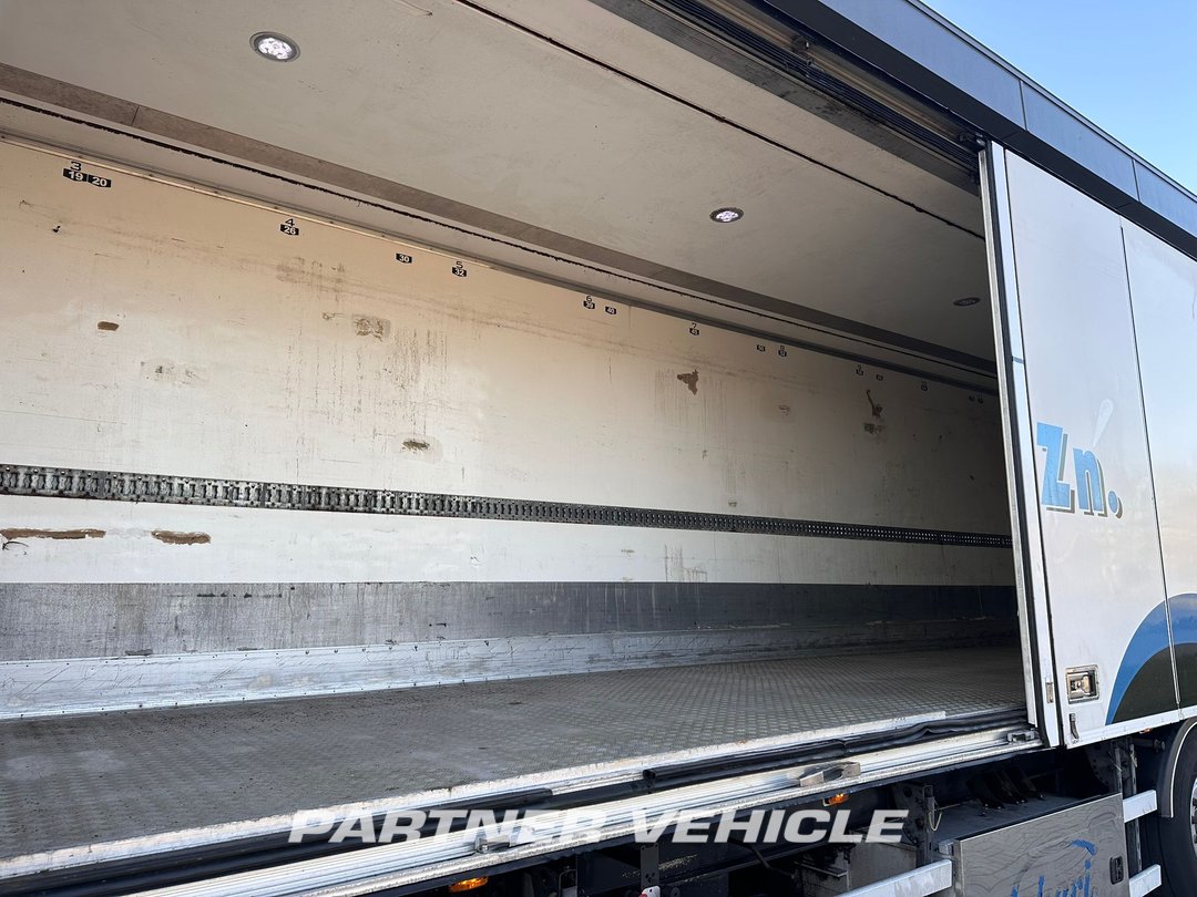 frontLeft : Ekeri T3-N FRC SLXe Spectrum Refrigerated Trailer