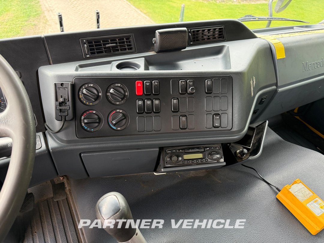 frontLeft : Mercedes Actros 3340 Dragbil