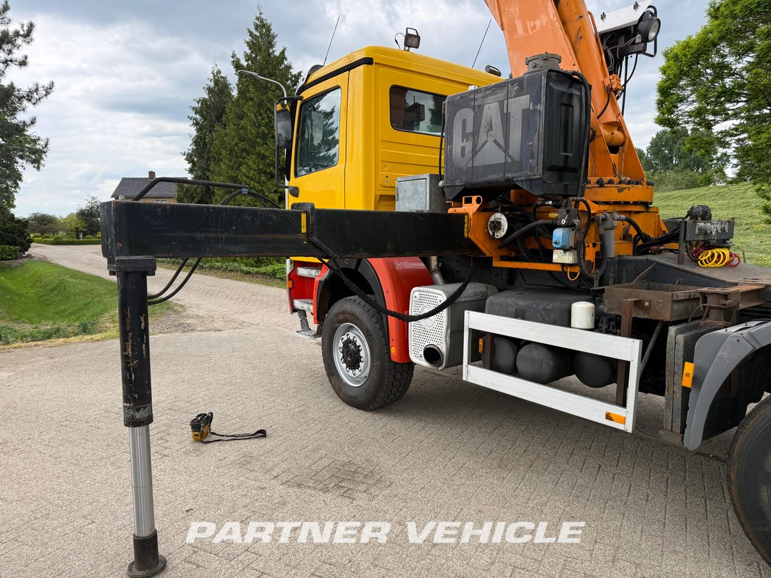 frontLeft : Mercedes Actros 3340 Dragbil