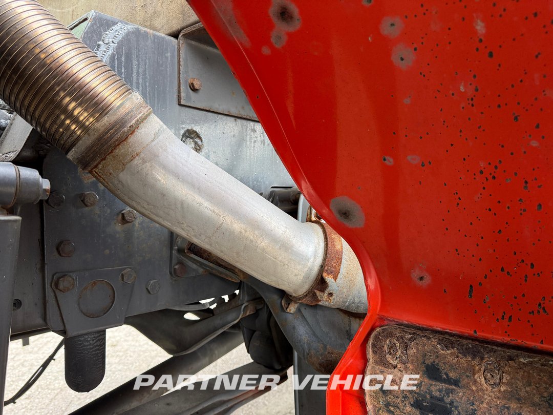 frontLeft : Mercedes Actros 3340 Dragbil