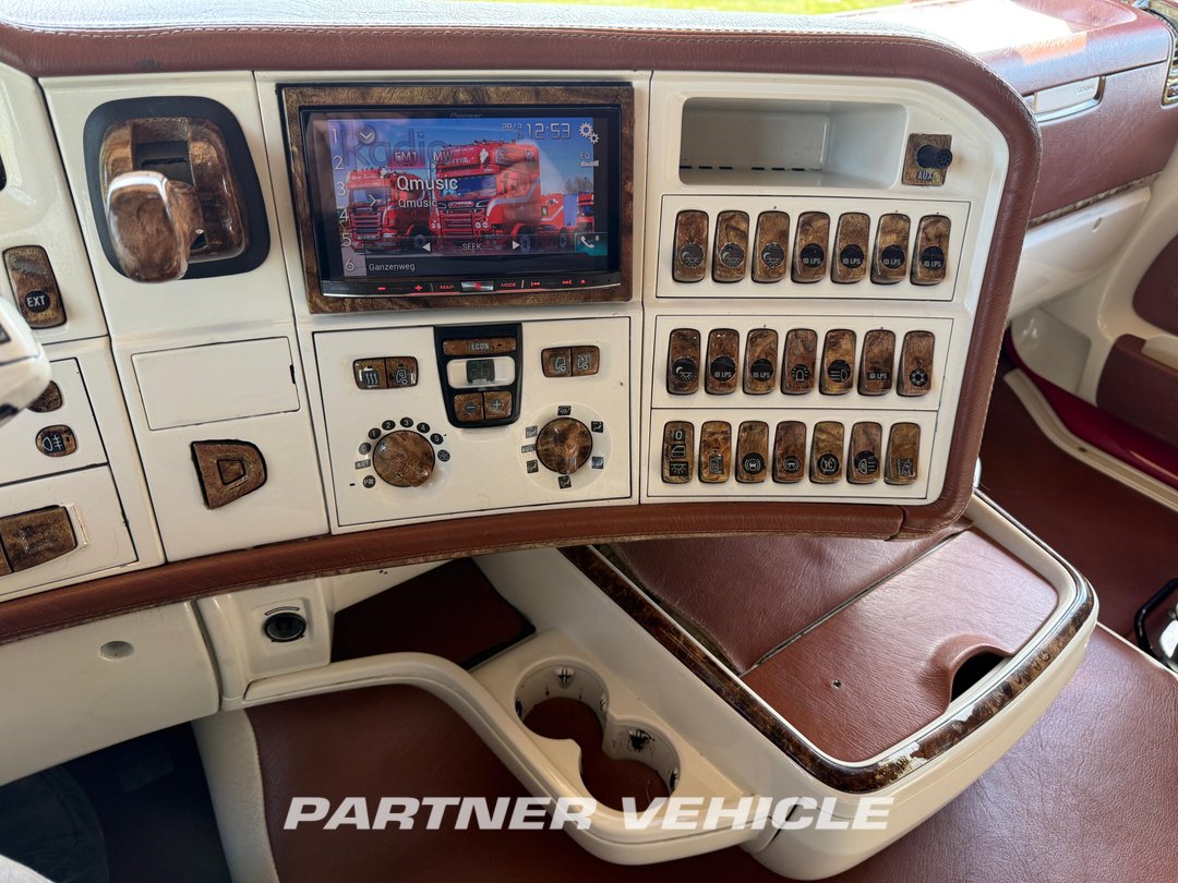 frontLeft : Scania R450 Tractor Unit