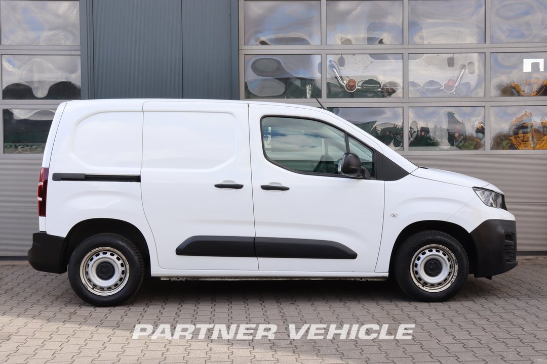 frontLeft : Peugeot Partner 130pk Fourgon utilitaire
