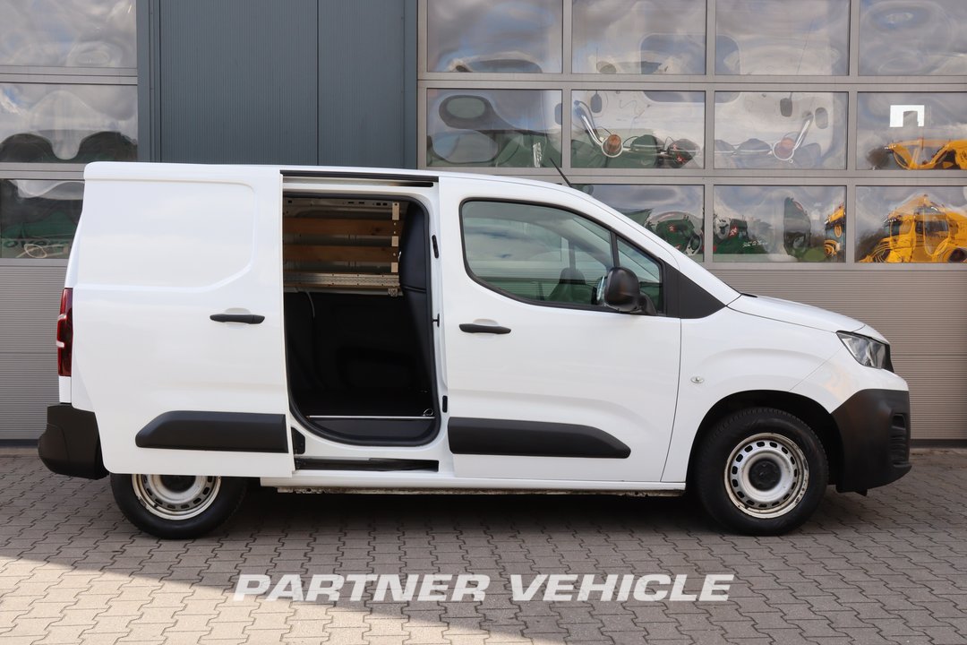 frontLeft : Peugeot Partner 130pk Fourgon utilitaire
