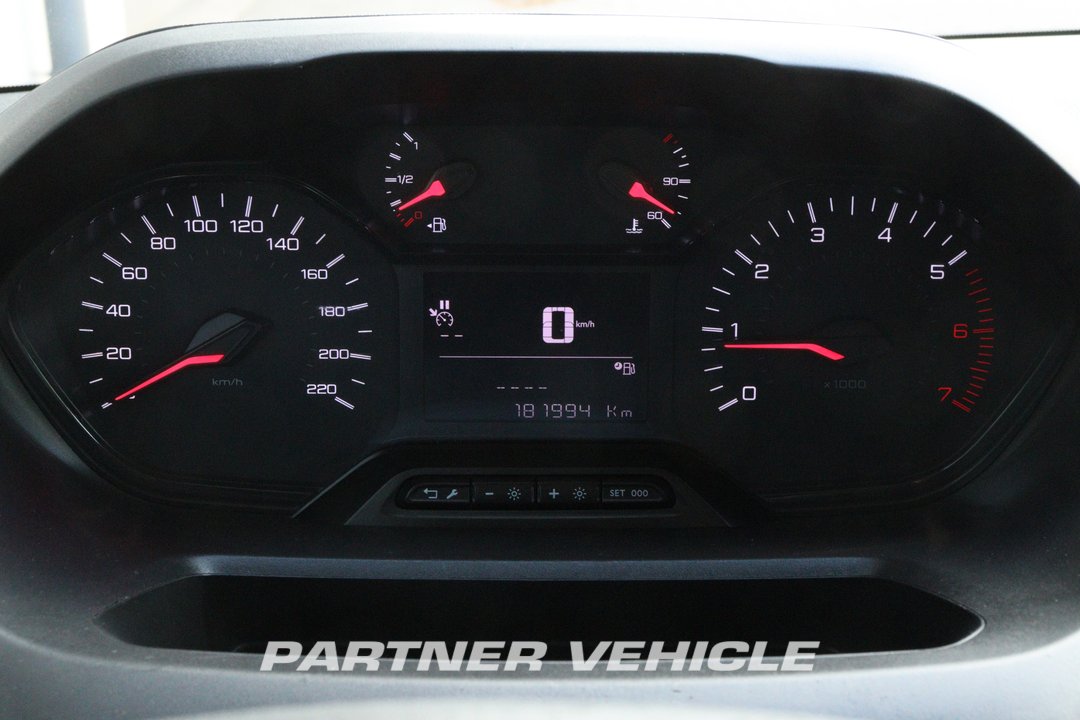 frontLeft : Peugeot Partner 130pk Fourgon utilitaire