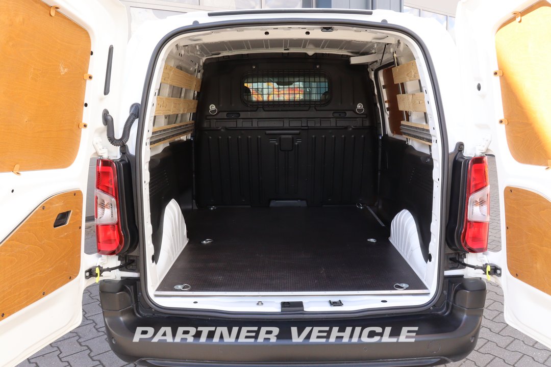 frontLeft : Peugeot Partner 130pk Fourgon utilitaire