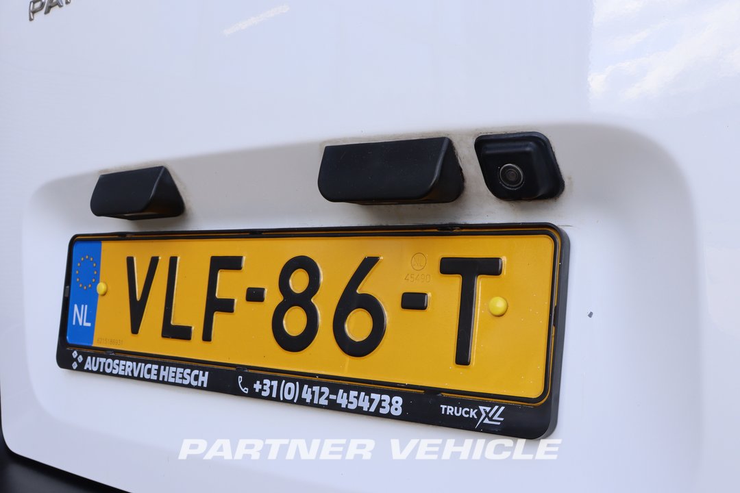 frontLeft : Peugeot Partner 130pk Fourgon utilitaire