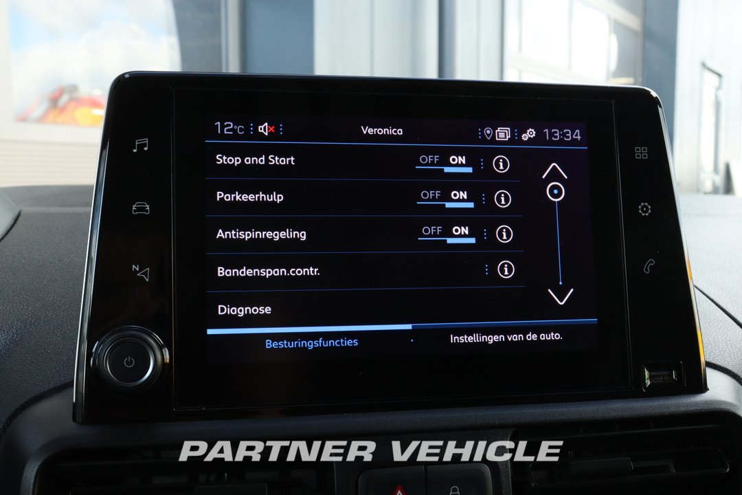 frontLeft : Peugeot Partner 130pk Fourgon utilitaire