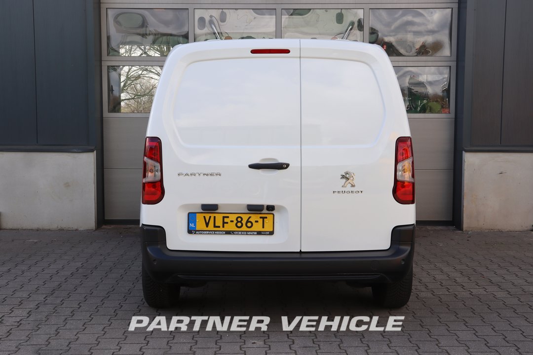 frontLeft : Peugeot Partner 130pk Fourgon utilitaire