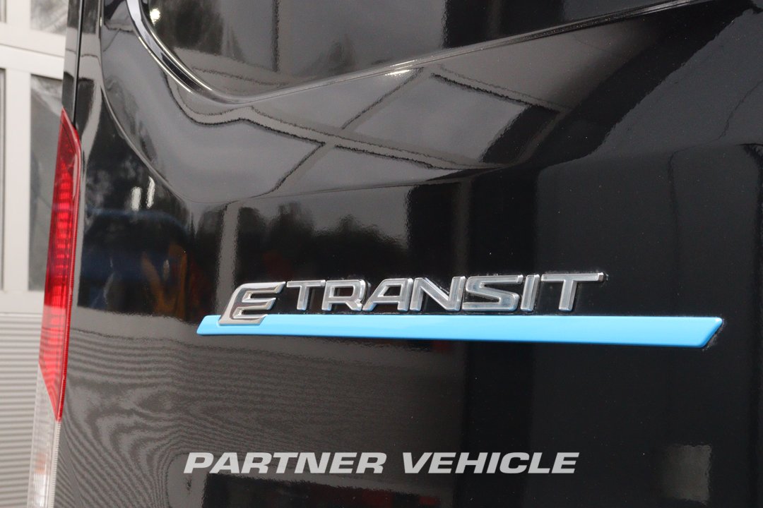 frontLeft : Ford Transit  Connect 100PK Minibussar skåpbilar