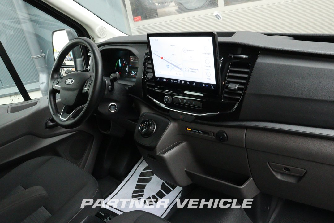 frontLeft : Ford Transit  Connect 100PK Minibussar skåpbilar