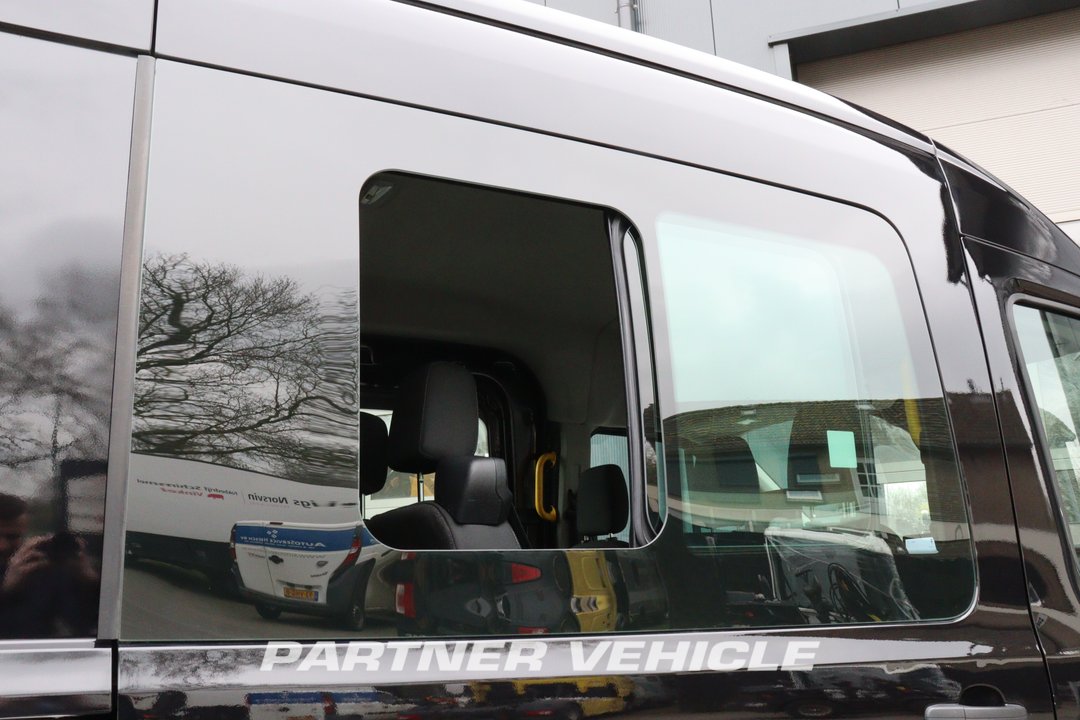 frontLeft : Ford Transit  Connect 100PK Minibussar skåpbilar