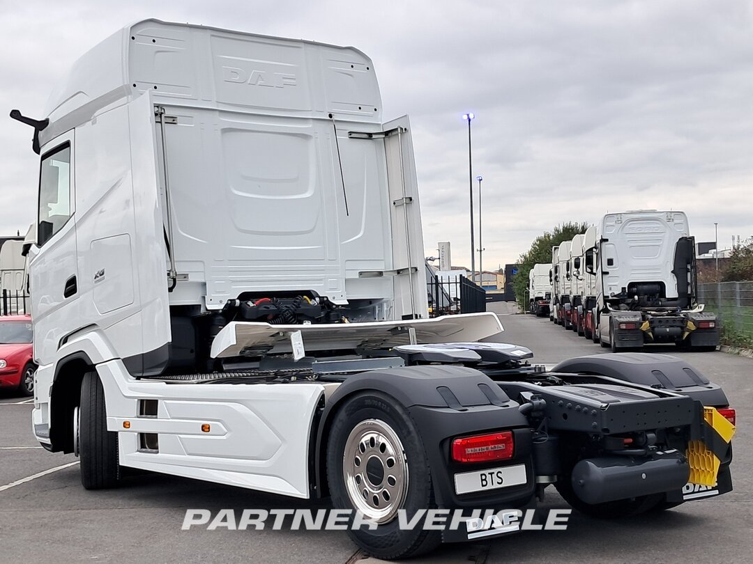 frontLeft : DAF XG 480 sattelzugmaschine