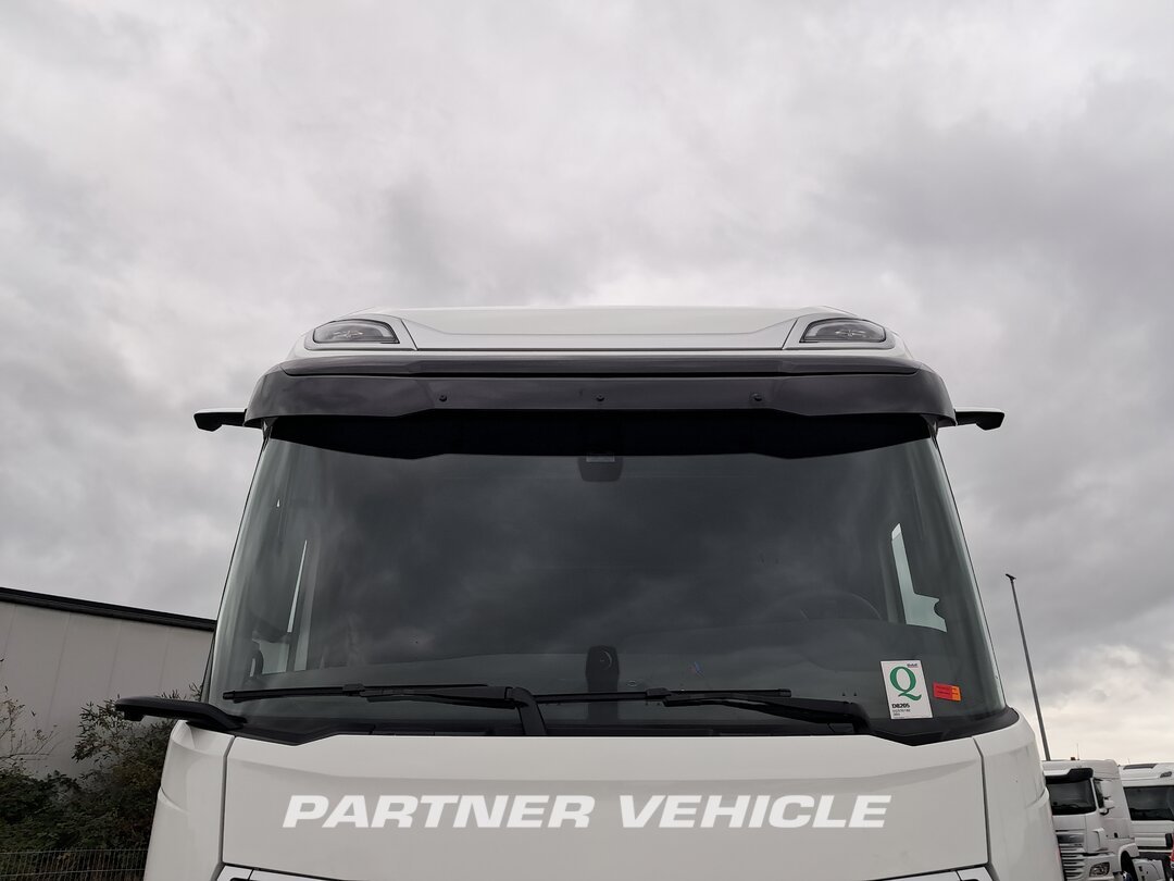frontLeft : DAF XG 480 sattelzugmaschine