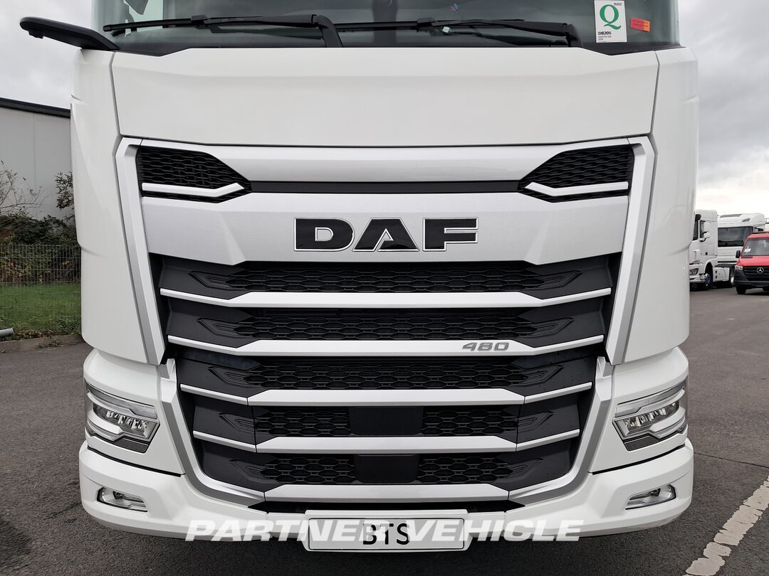 frontLeft : DAF XG 480 sattelzugmaschine