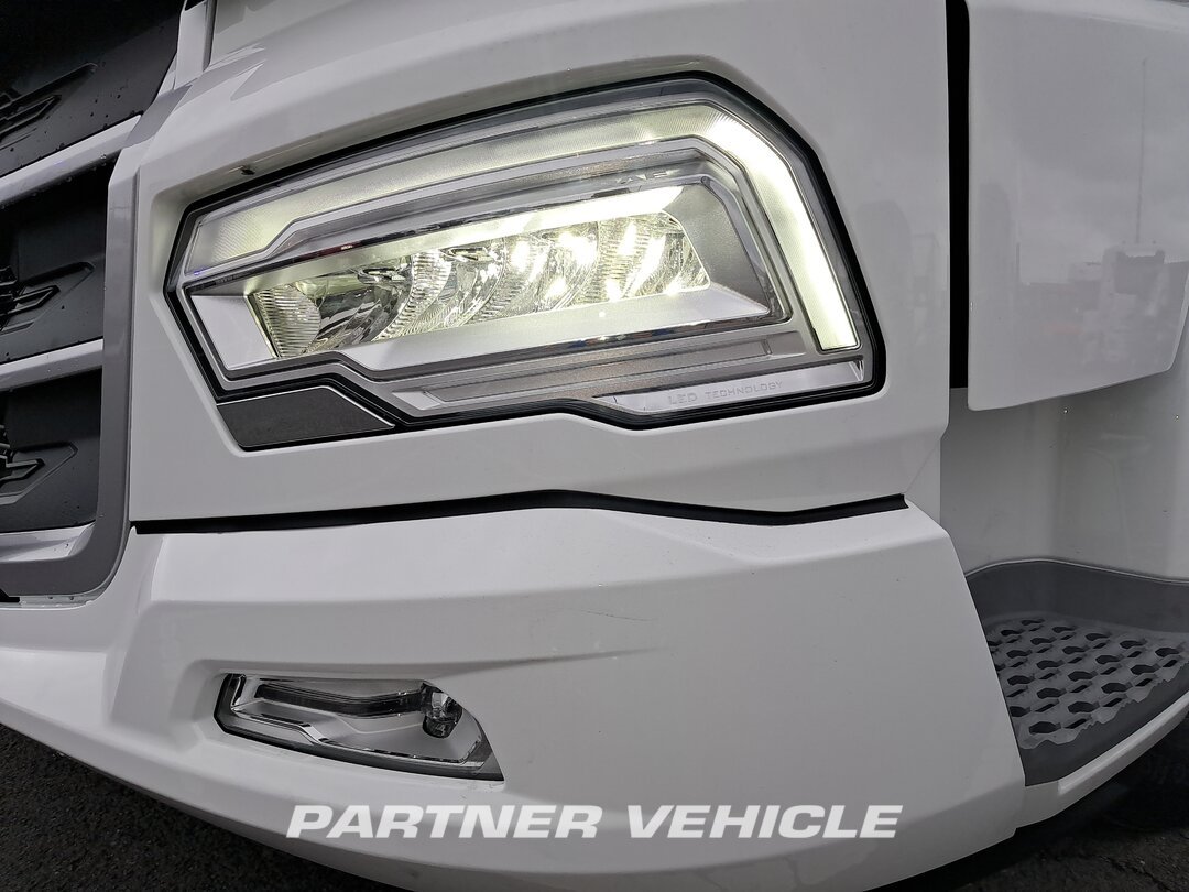 frontLeft : DAF XG 480 sattelzugmaschine