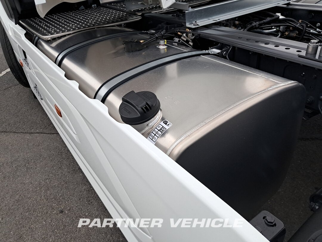 frontLeft : DAF XG 480 sattelzugmaschine