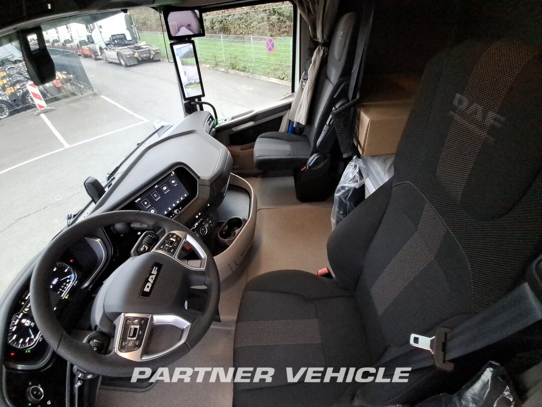 frontLeft : DAF XG 480 sattelzugmaschine