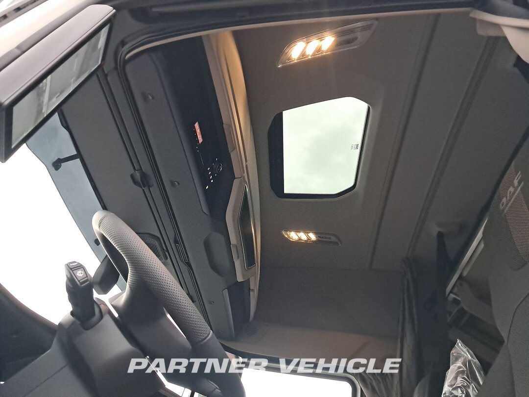 frontLeft : DAF XG 480 sattelzugmaschine