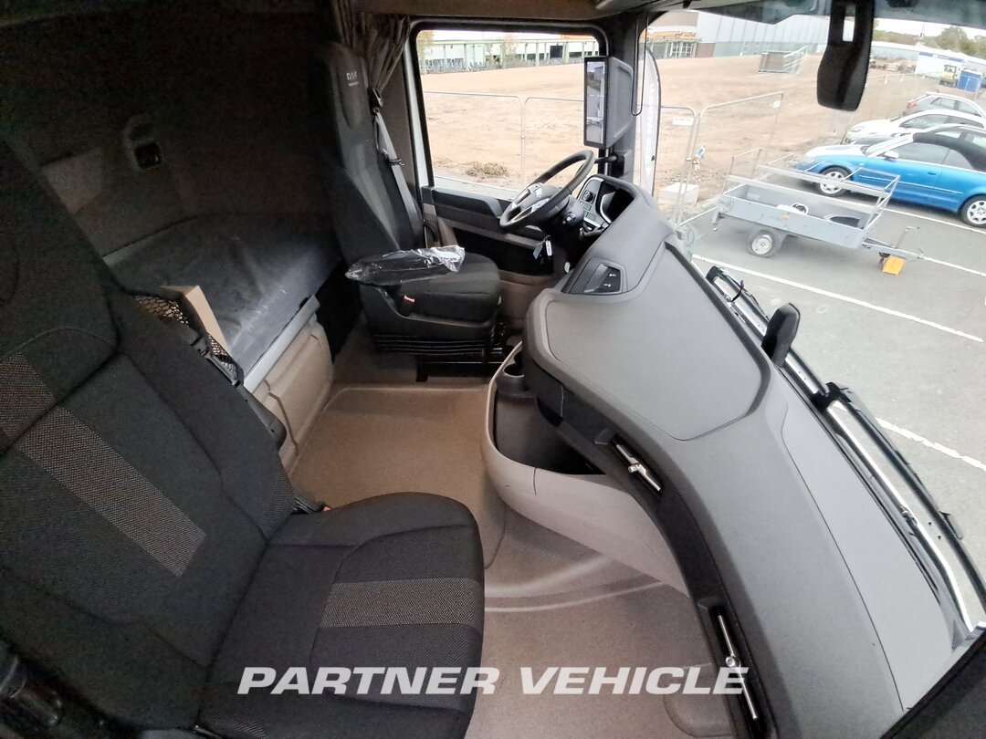 frontLeft : DAF XG 480 sattelzugmaschine