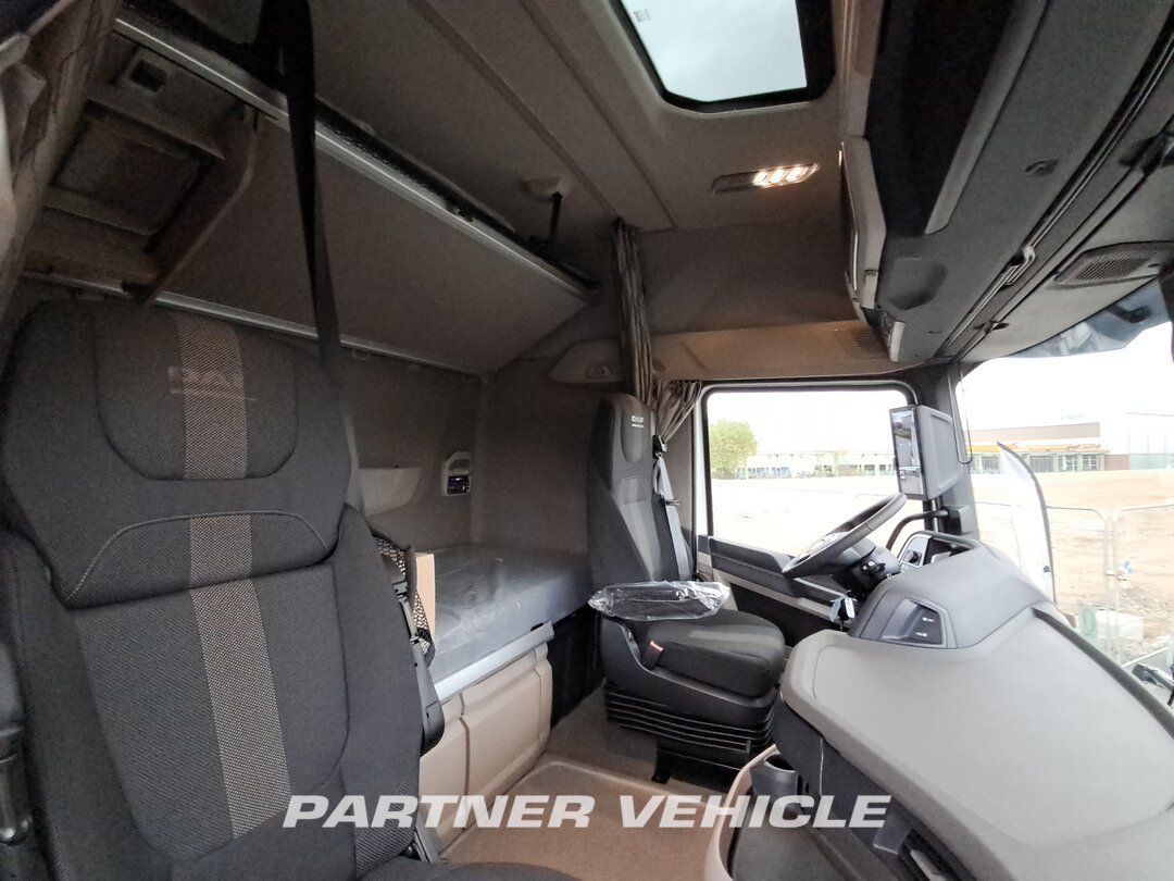 frontLeft : DAF XG 480 sattelzugmaschine