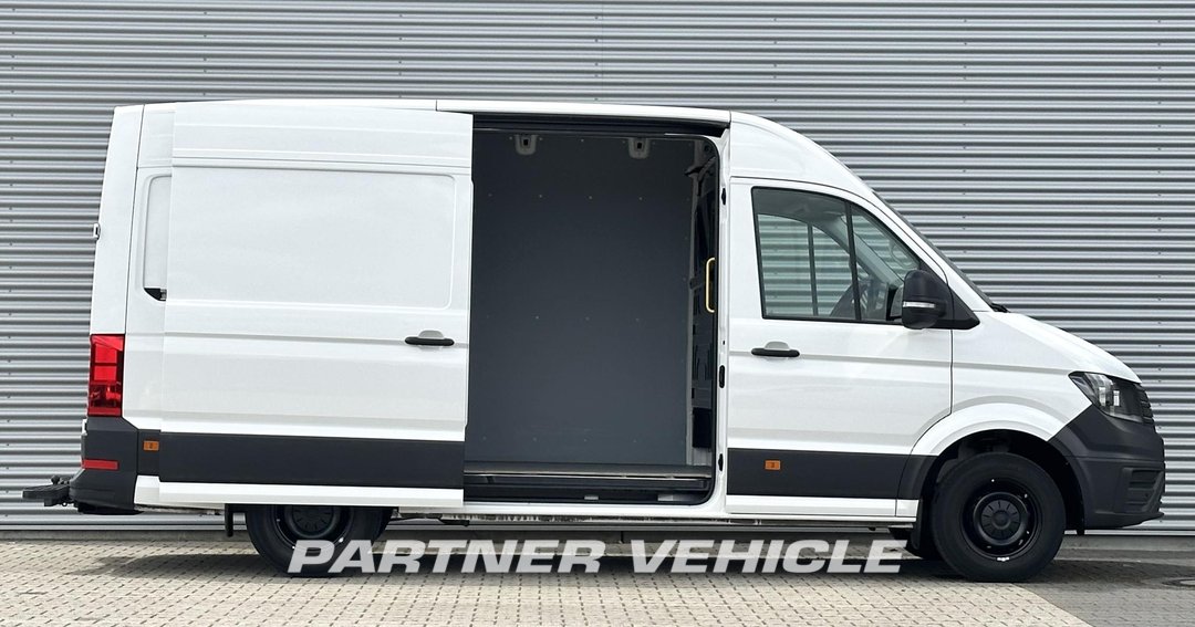 frontLeft : Volkswagen Crafter 140pk Затворен ван