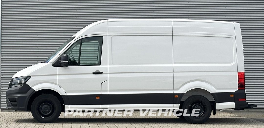 frontLeft : Volkswagen Crafter 140pk Затворен ван