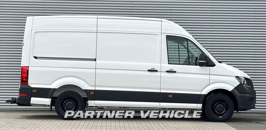 frontLeft : Volkswagen Crafter 140pk Затворен ван