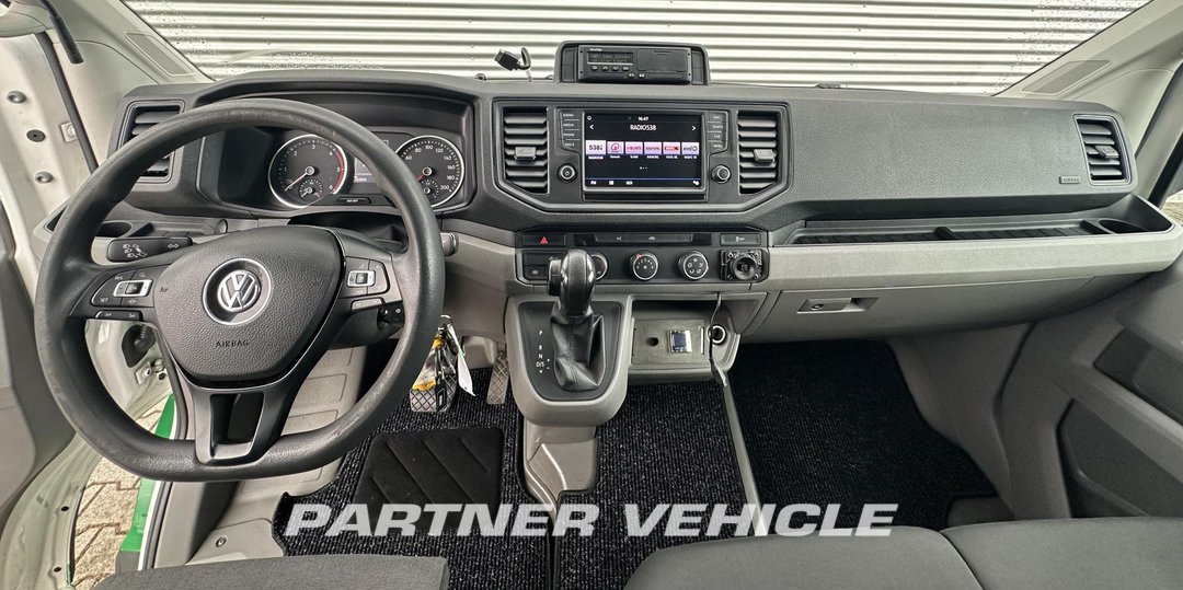 frontLeft : Volkswagen Crafter 177pk BE Combinaison