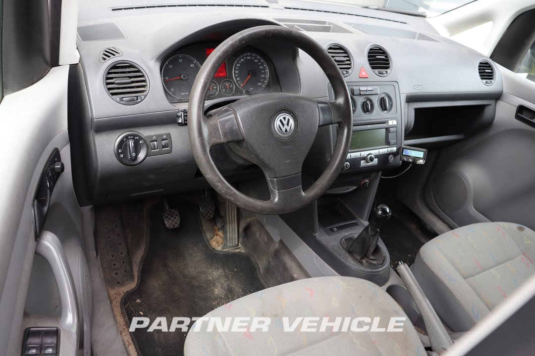 frontLeft : Volkswagen Caddy 1.9 TDI Затворен ван