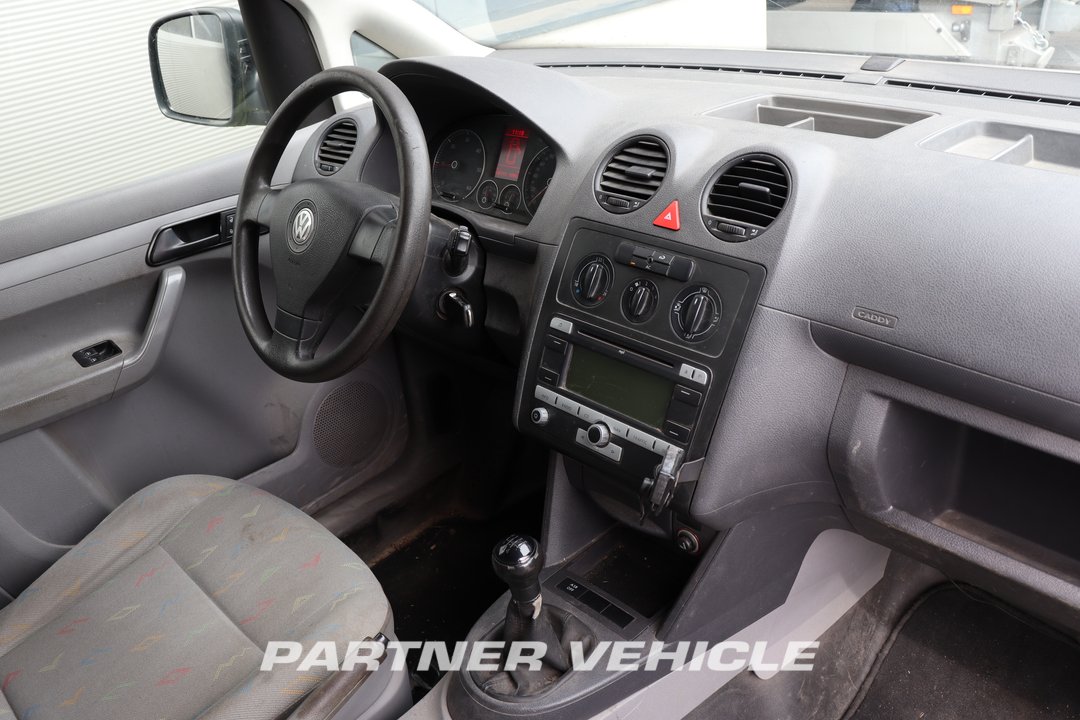 frontLeft : Volkswagen Caddy 1.9 TDI Затворен ван