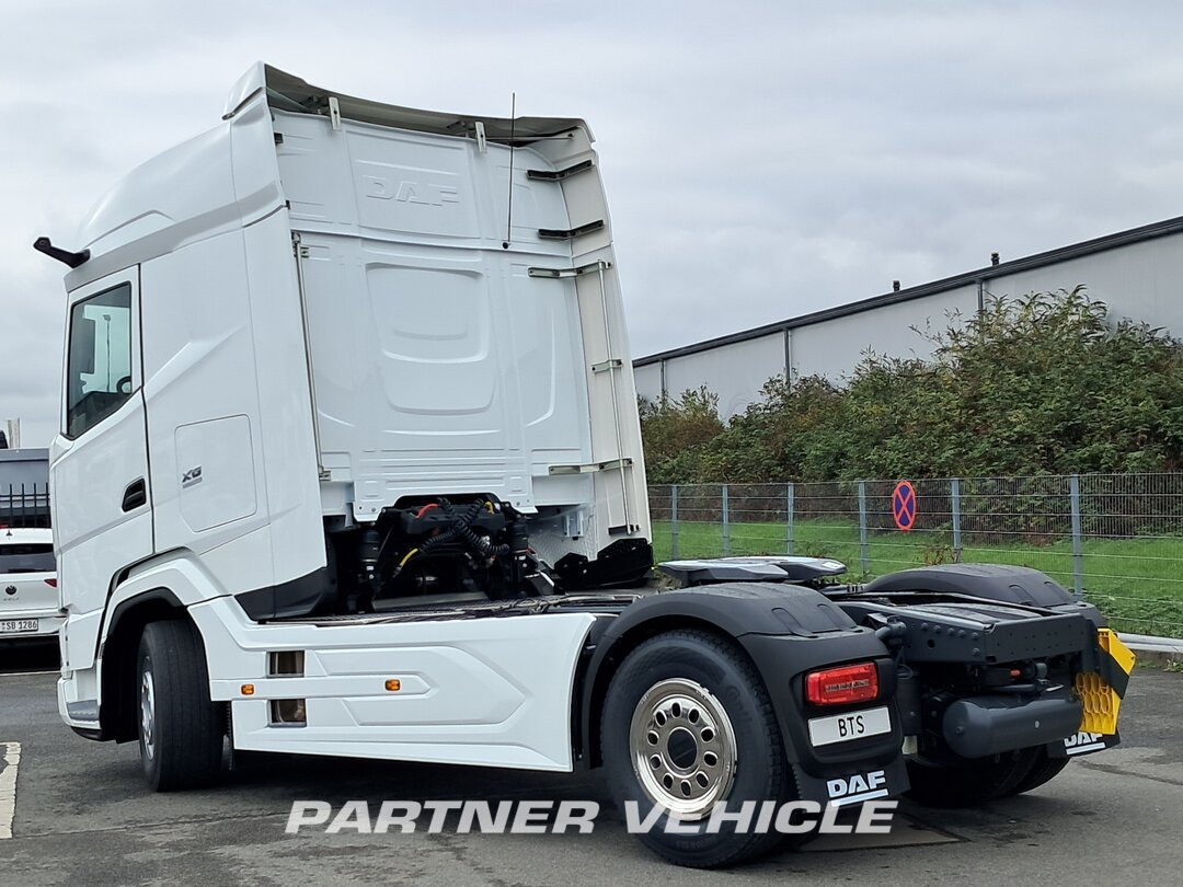 frontLeft : DAF XF 480 Trattore stradale