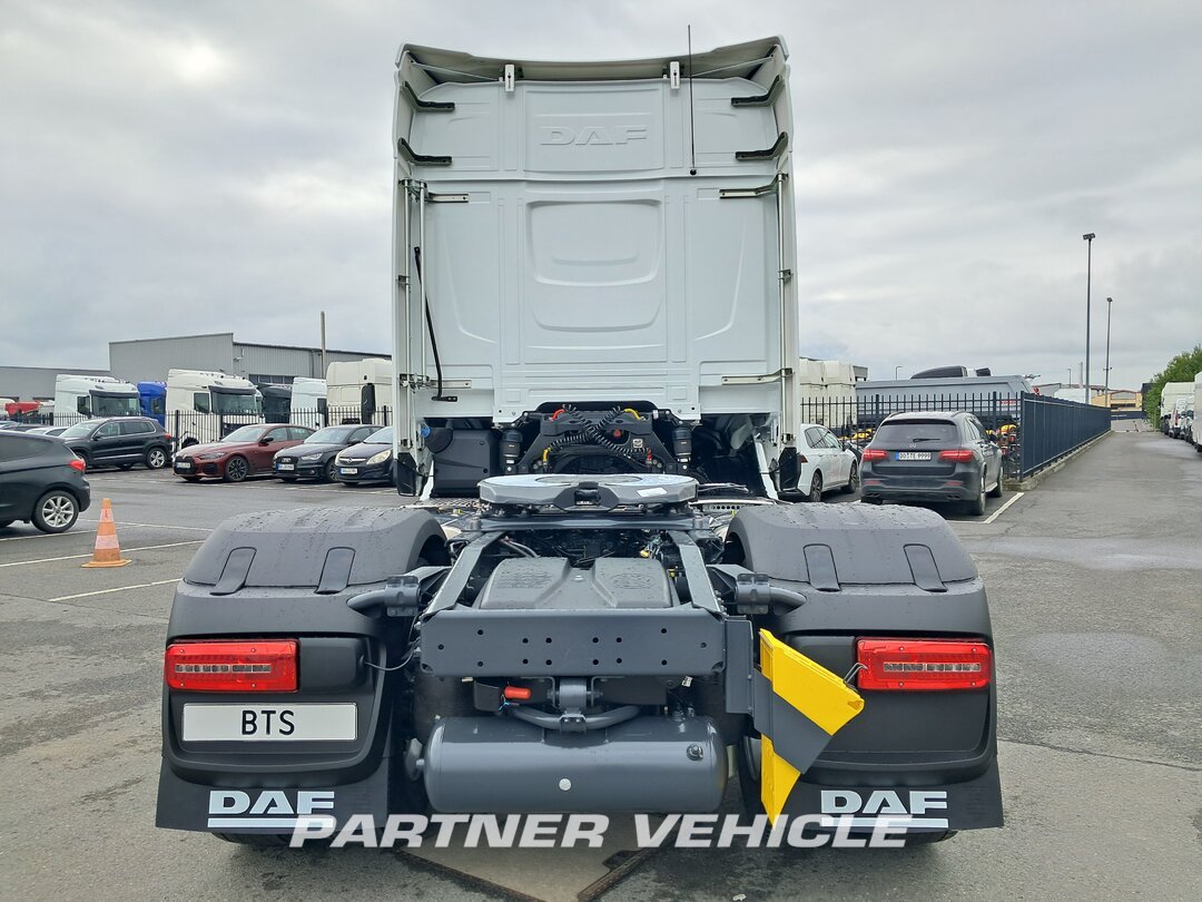 frontLeft : DAF XF 480 Trattore stradale