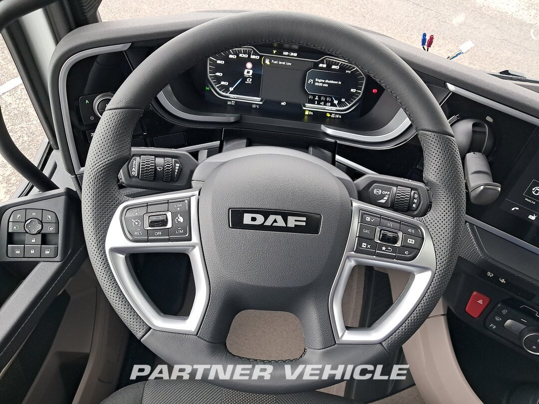 frontLeft : DAF XF 480 Trattore stradale
