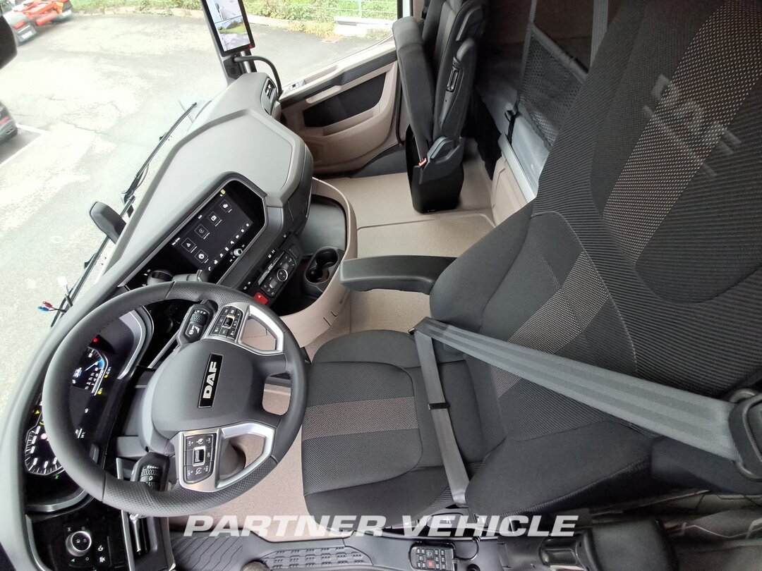frontLeft : DAF XF 480 Trattore stradale