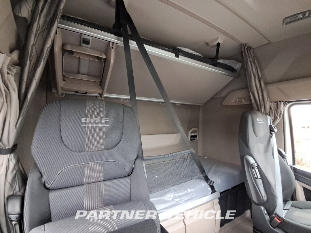 frontLeft : DAF XF 480 Trattore stradale