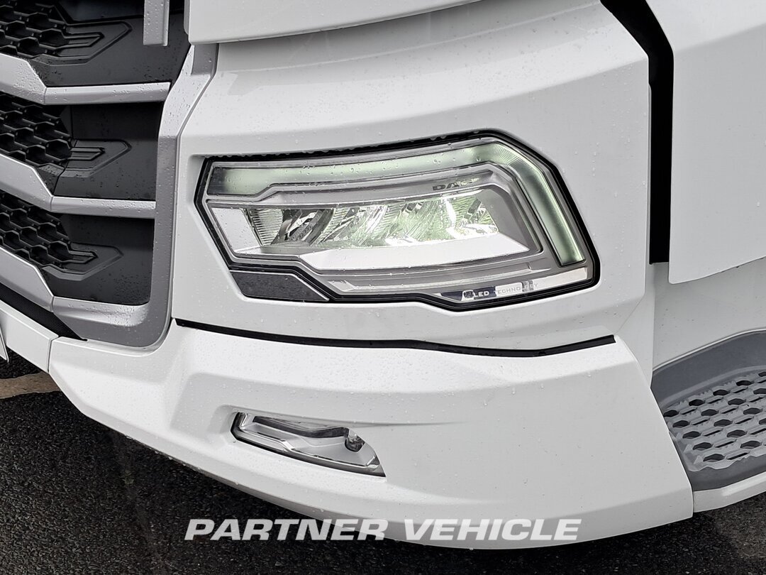 frontLeft : DAF XG 480 وحدات الجر