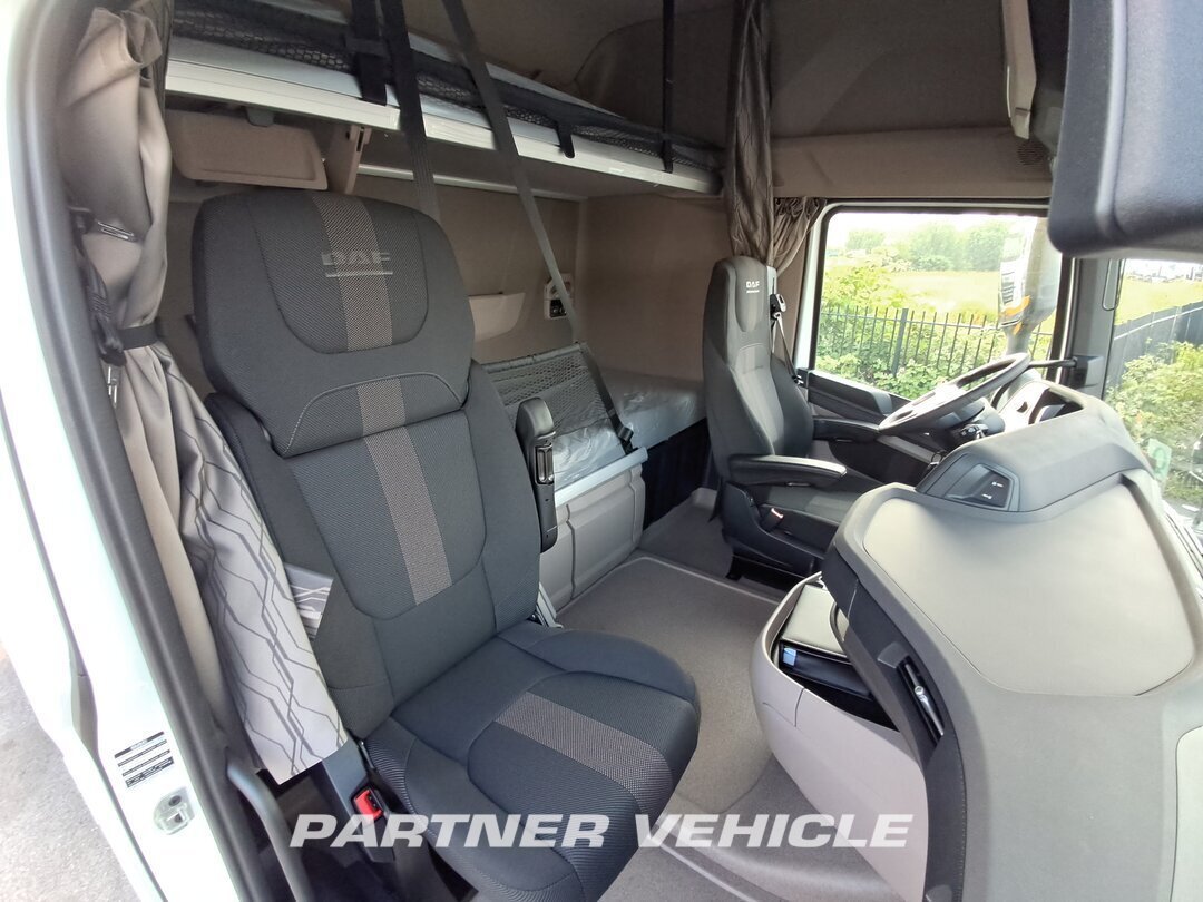 frontLeft : DAF XG 480 وحدات الجر