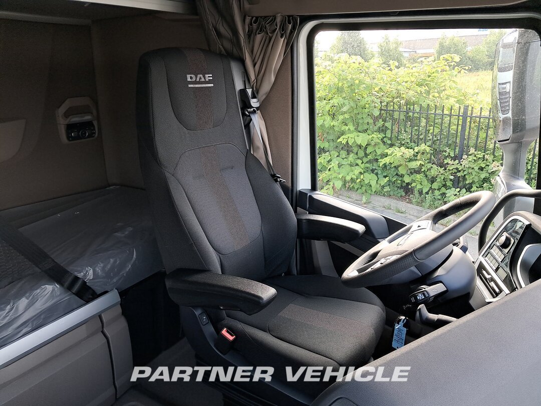 frontLeft : DAF XG 480 وحدات الجر