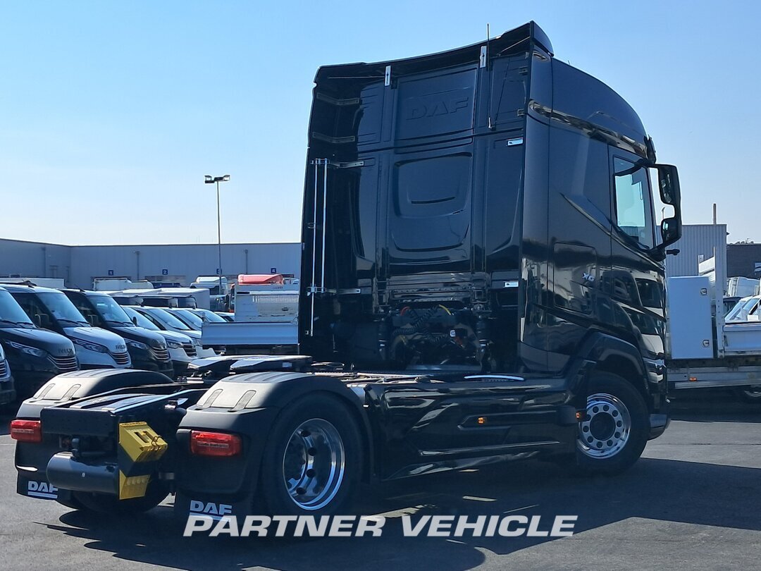 frontLeft : DAF XG 530 Cabeza tractora