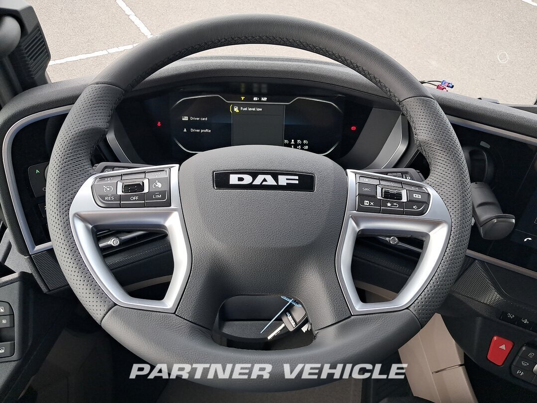 frontLeft : DAF XG 530 Cabeza tractora