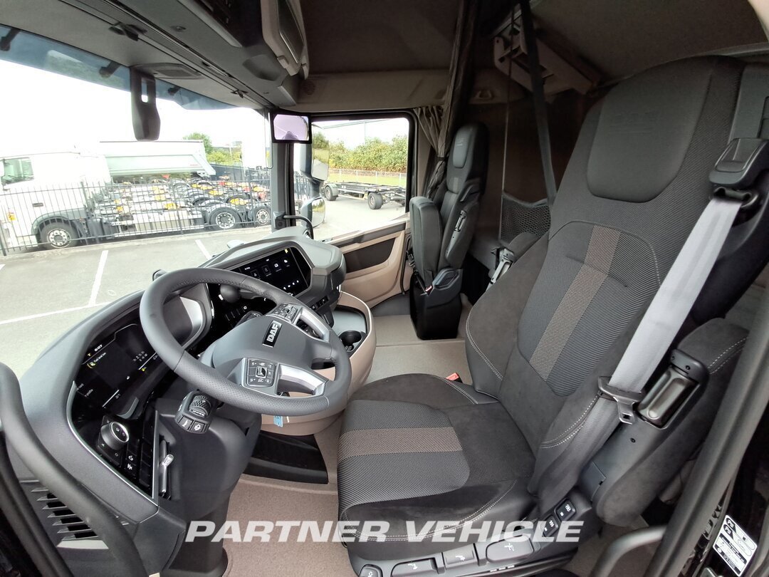 frontLeft : DAF XG 530 Cabeza tractora