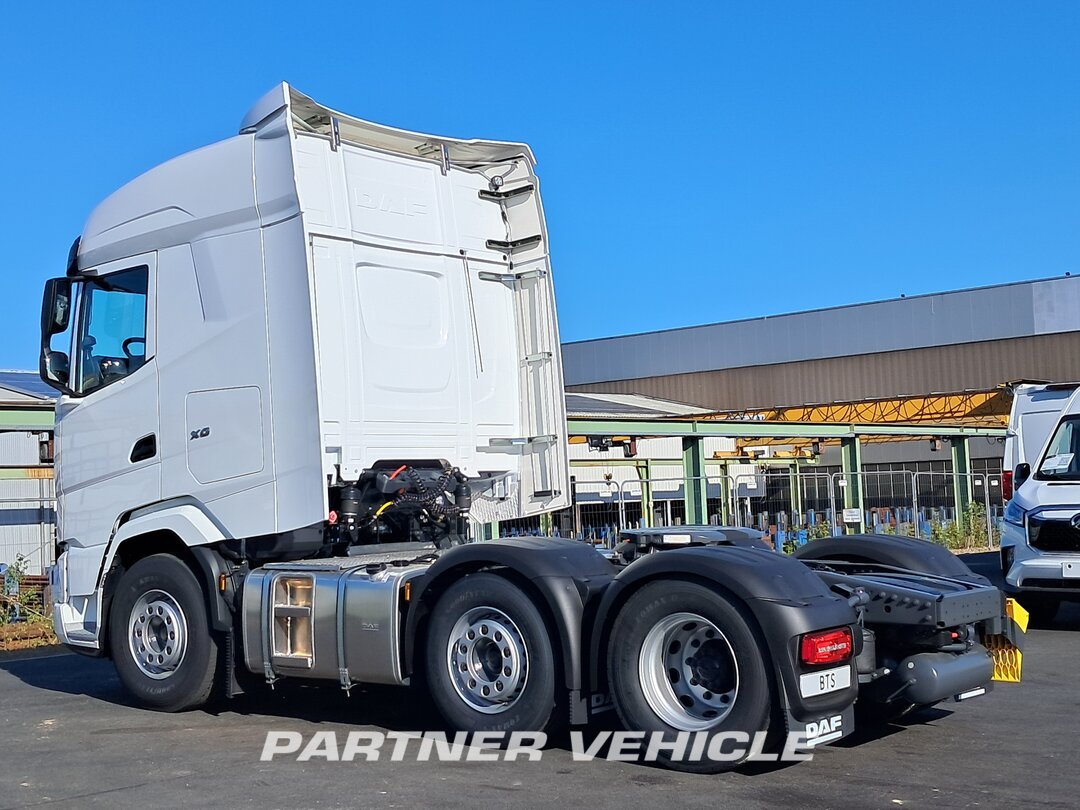 frontLeft : DAF XG 530 Тягач