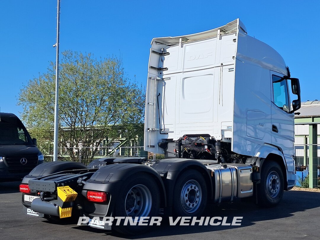 frontLeft : DAF XG 530 Тягач