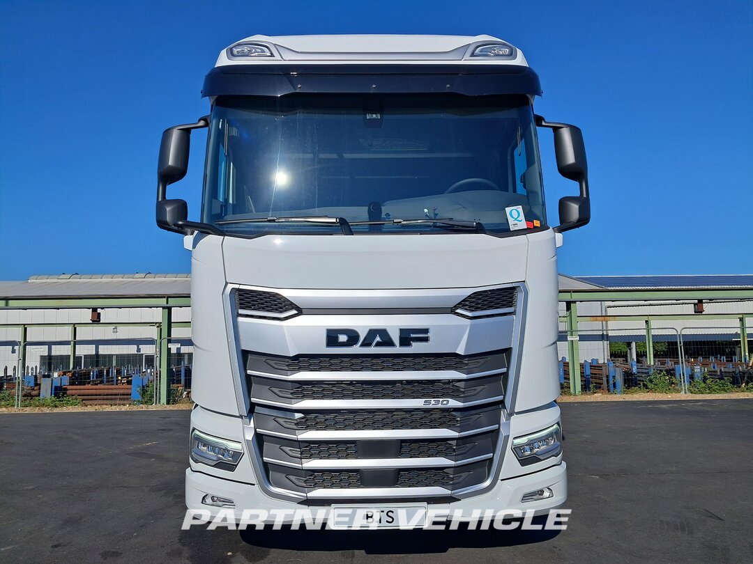 frontLeft : DAF XG 530 Тягач