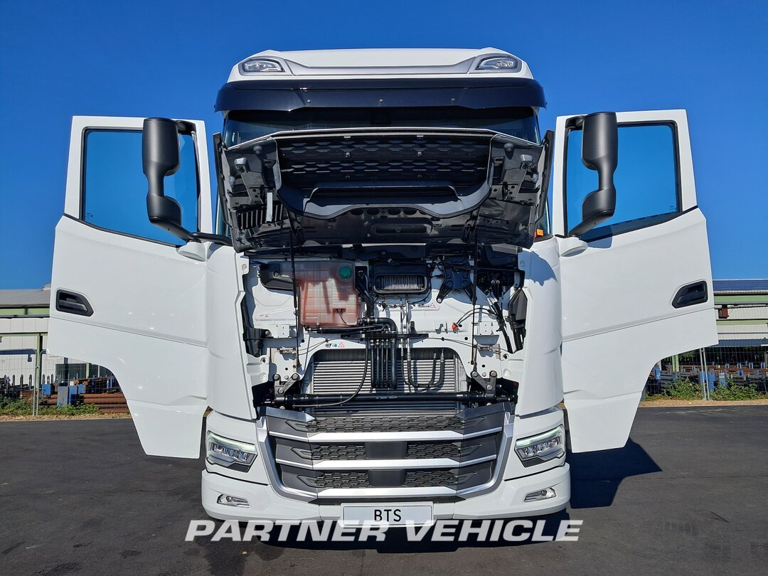 frontLeft : DAF XG 530 Тягач