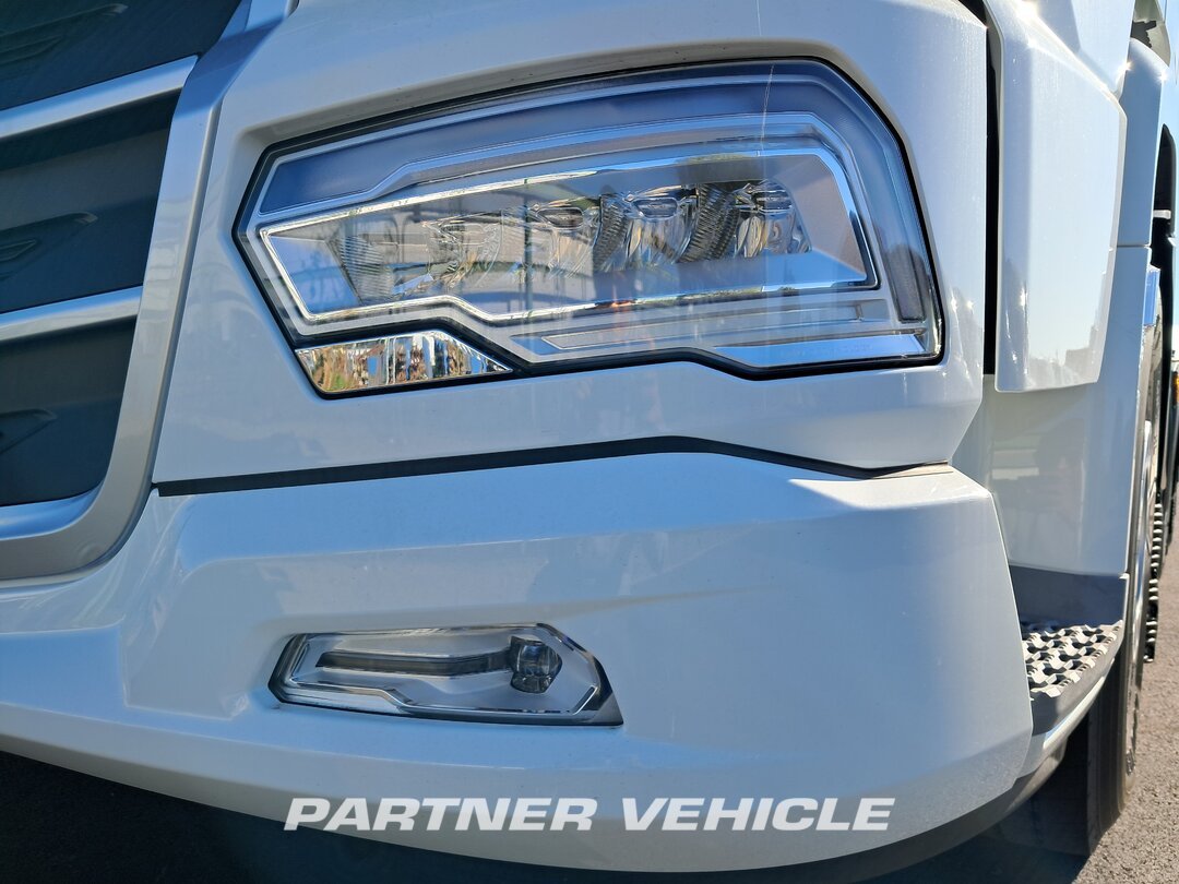 frontLeft : DAF XG 530 Тягач